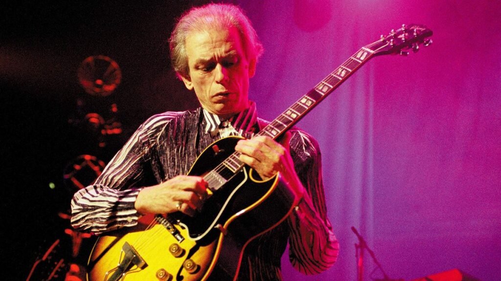 Steve Howe Recalls Dropping Prized Gibson ES-175 After Beer Steve Howe Recalls Dropping Prized Gibson ES-175 After Beer
