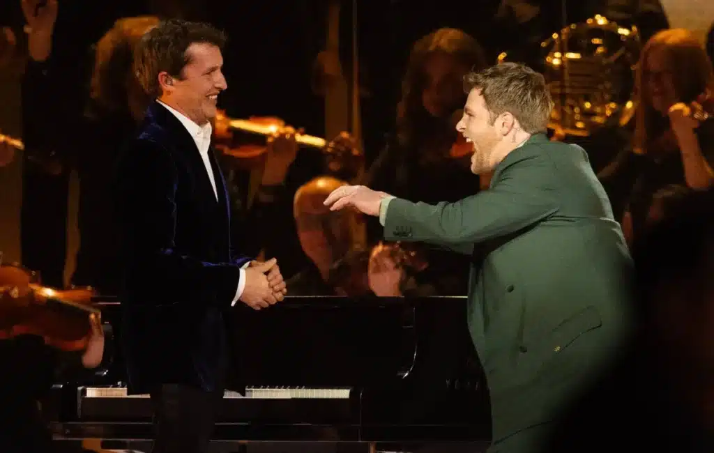 James Blunt & Alex Warren Deliver Orchestral ‘Ordinary’ at BRITs 2026