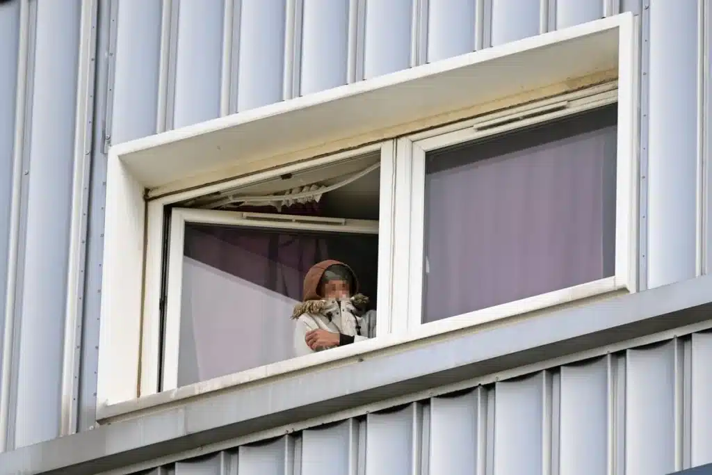 Edinburgh Police Warn Public to Avoid Calder After Armed Man Sighting Edinburgh Police Warn Public to Avoid Calder After Armed Man Sighting