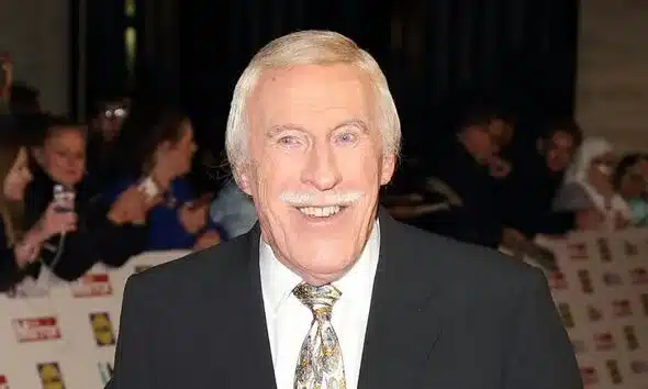 Urban Explorers Reveal Decay in Bruce Forsyth’s Abandoned Mansion Urban Explorers Reveal Decay in Bruce Forsyth’s Abandoned Mansion