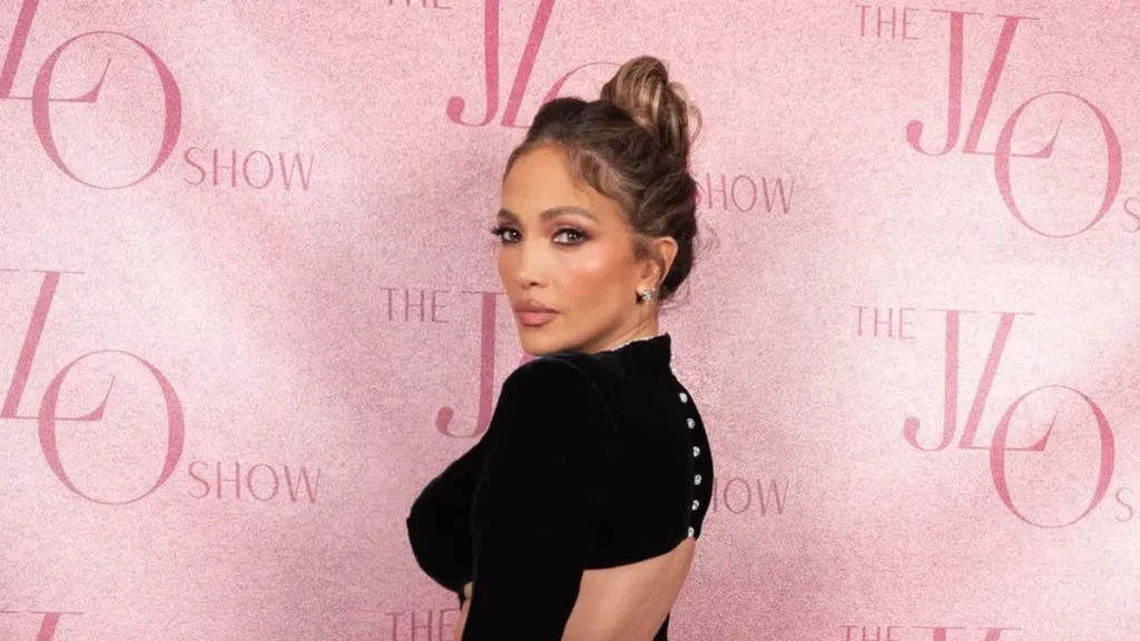 Jennifer Lopez Wows in Backless Gown at Vegas Residency Finale