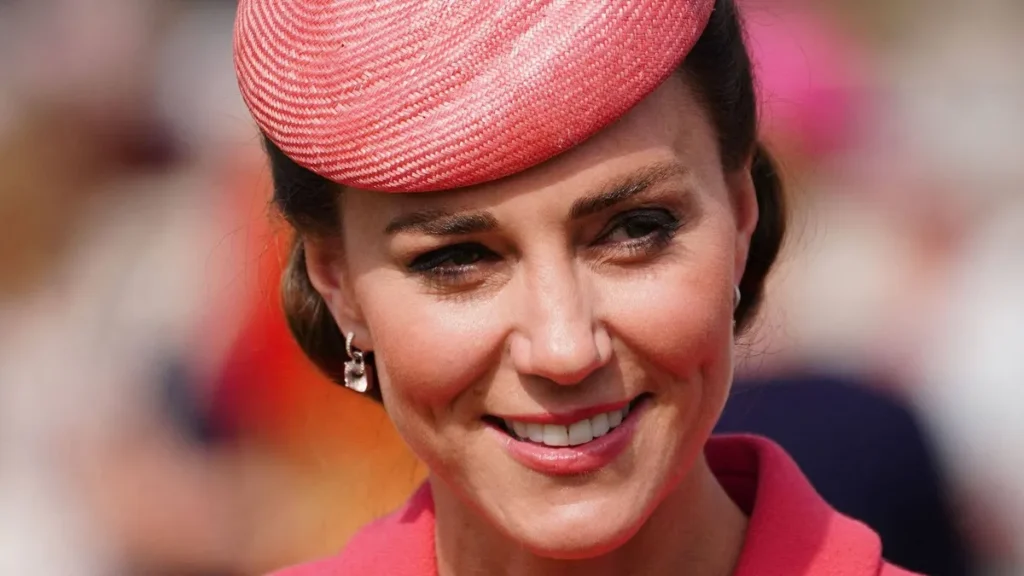 Kate Middleton’s Flirtiest Garden Party Dress Wows in Coral Kate Middleton’s Flirtiest Garden Party Dress Wows in Coral