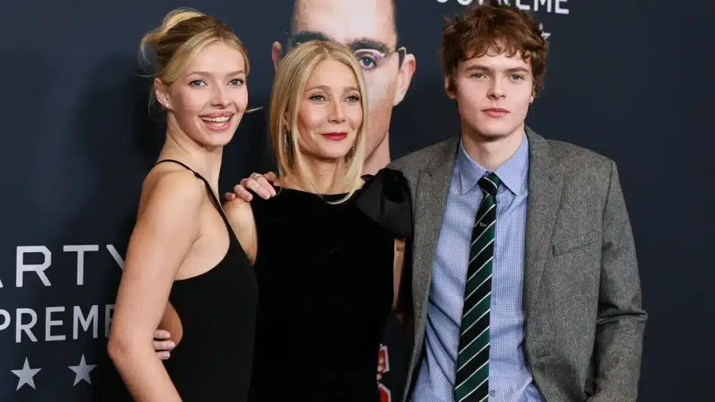 Kelly Ripa, Gwyneth Paltrow & Stars Honor Moms on Mother’s Day