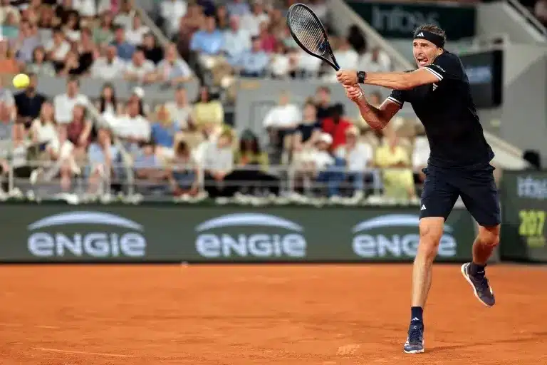 Zverev Navigates French Open Wobble to Advance Zverev Navigates French Open Wobble to Advance