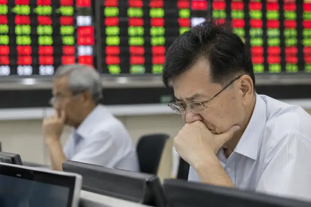 Kospi Index Faces Pressure as Tech Giants Samsung, SK Hynix Decline