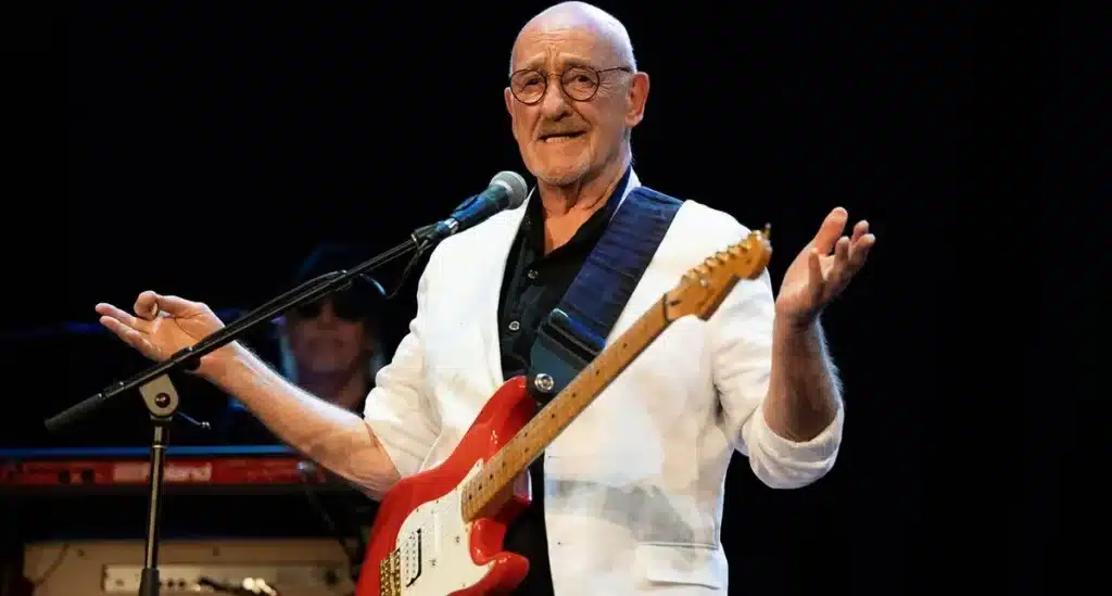 Dave Mason: A Guitarist’s Journey Through Iconic Music