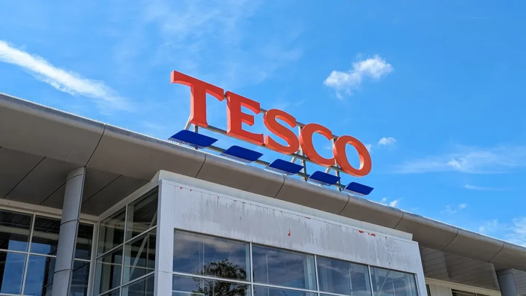 Tesco Trials Human-Sized Robots for Inventory Management