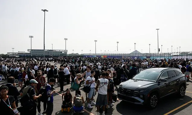 World Cup Final Chaos: Long Lines, Tech Glitches Plague Stadium Entry World Cup Final Chaos: Long Lines, Tech Glitches Plague Stadium Entry
