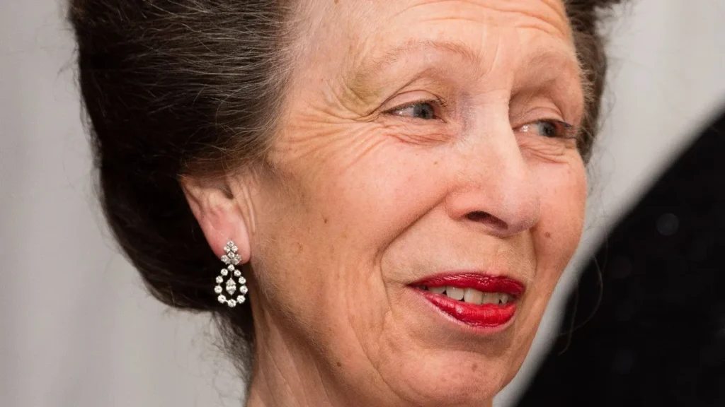 Princess Anne’s Daring 1969 ‘Naked Dress’ and Meander Tiara Princess Anne’s Daring 1969 ‘Naked Dress’ and Meander Tiara