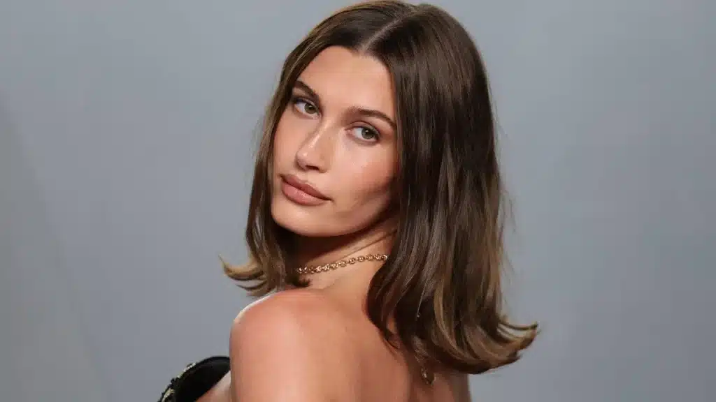 Hailey Bieber Flaunts Fit Physique in New Athleisure Post