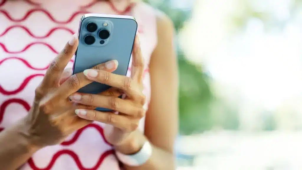 Navigating Midlife: How to Leave WhatsApp Groups Without Drama Navigating Midlife: How to Leave WhatsApp Groups Without Drama